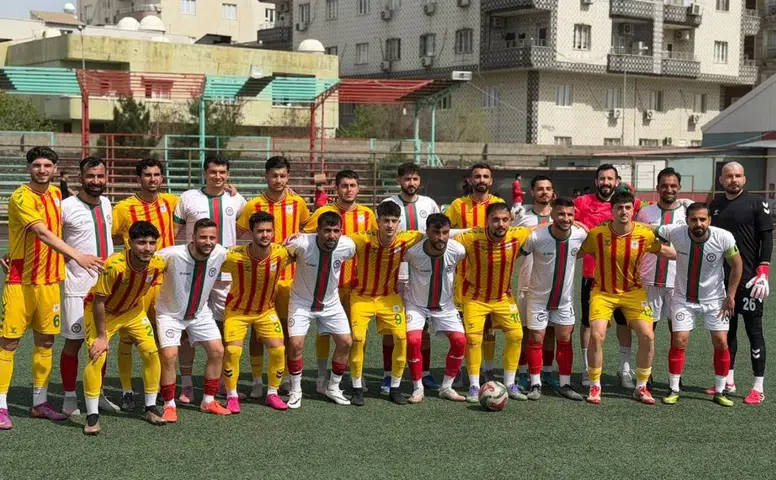 Futbolda Diyarbakır-Cizre dostluğu: İki takım birlikte fotoğraf çektirdi