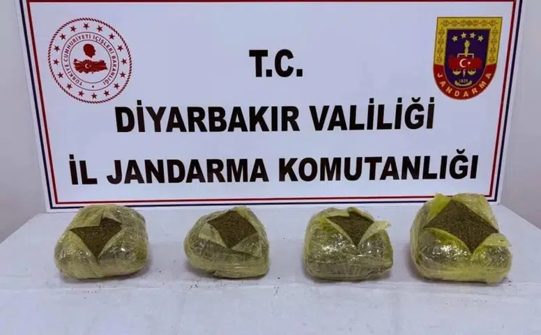 Diyarbakır İl Jandarma Komutanlığı'ndan çifte operasyon