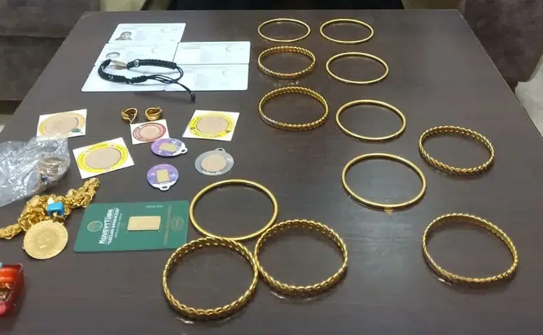 Diyarbakır'da otobüste unutulan altın dolu çanta sahibine teslim edildi