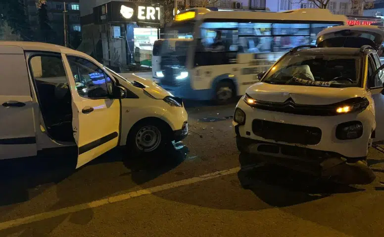 Diyarbakır’da korkutan kaza: Kayapınar’da iki araç kafa kafaya çarpıştı