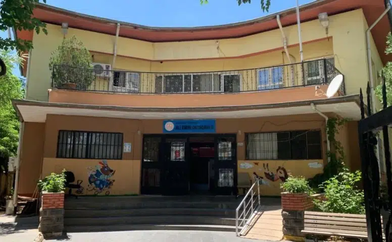 Diyarbakır'da tapu zinciri kırıldı: Okul artık yeniden yapılabilecek