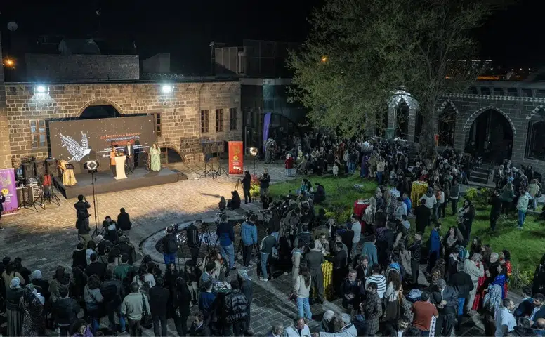 11. Amed Tiyatro Festivali “Barış için diyalog” temasıyla başladı