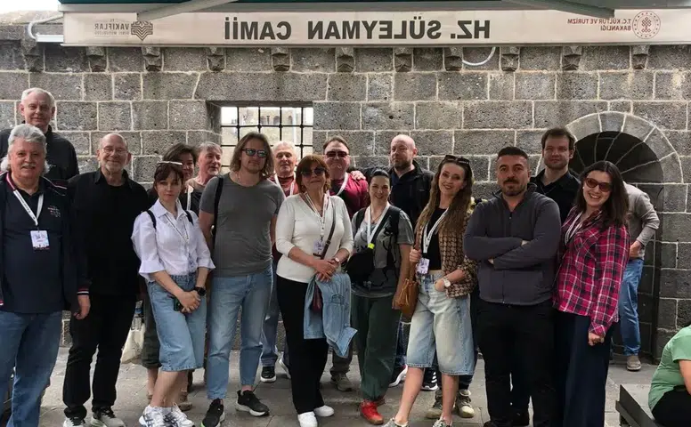 Ukraynalı tiyatro oyuncularına Diyarbakır turu: Kültürel dokuyu keşfettiler