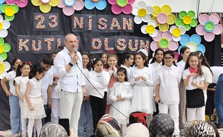 Diyarbakır’da miniklerin 23 Nisan performansı alkış topladı