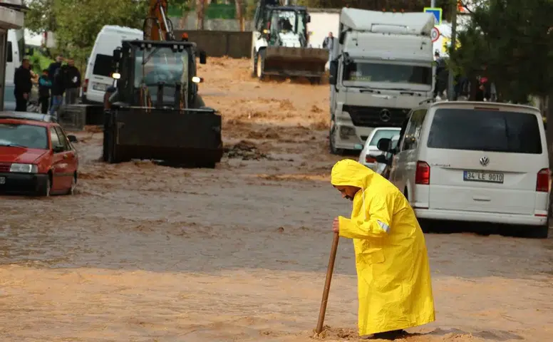 Silvan'daki selde 800 noktaya müdahale edildi: DİSKİ 'Altyapı yetersiz' dedi