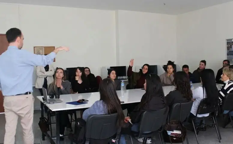 Dicle Üniversitesi’nde gazetecilik etkinliği: Diplomasi ve ajans muhabirliği anlatıldı