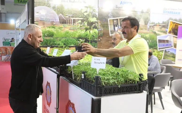 Diyarbakır Büyükşehir’den tarım fuarında çiftçilere 200 bin ücretsiz fide