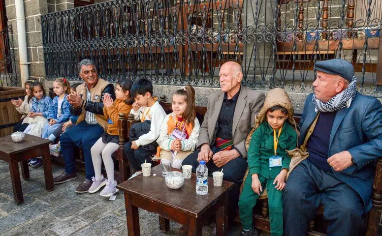 Diyarbakır'da minikler Sur'un sokaklarında dengbêj dinledi: Kültür dolu bir gün