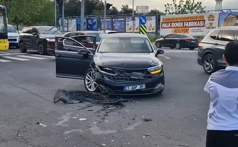 Diyarbakır-Elazığ yolunda zincirleme trafik kazası: 4 kişi yaralandı