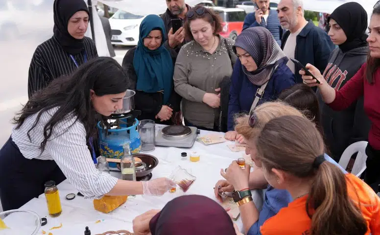 Diyarbakır'da kadın emeği buluşması: Hem ürettiler hem eğlendiler