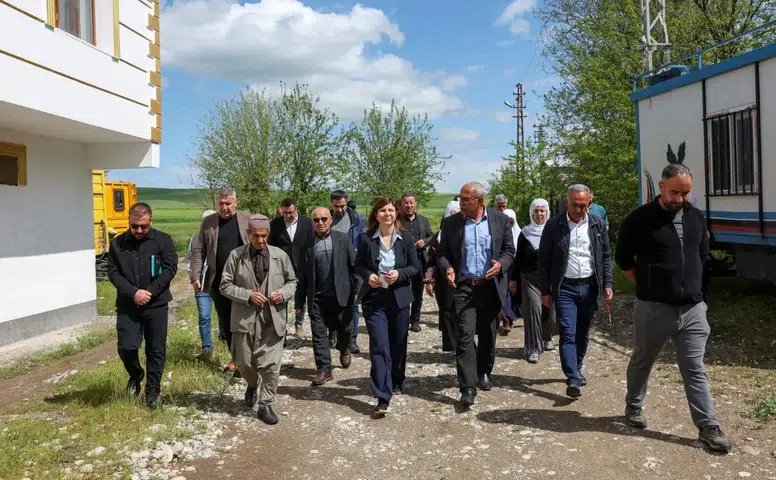 Diyarbakır'da Eşbaşkanlar kırsal mahallelerin sorunlarını yerinde dinledi