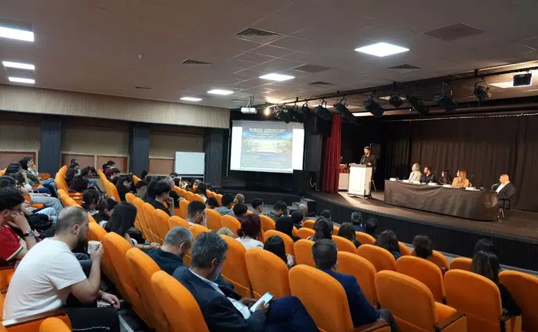 Diyarbakır'da uzmanlardan gençlere meslek seçiminde altın tavsiyeler