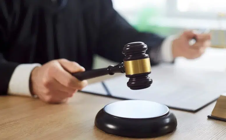 Diyarbakır'da torun sevgilisiyle dedesini soyup ölümüne neden oldu: Cezaları açıklandı
