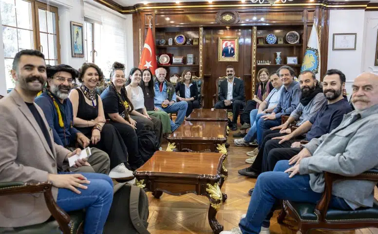Diyarbakır'da barış sanatçıları Eşbaşkanlarla buluştu