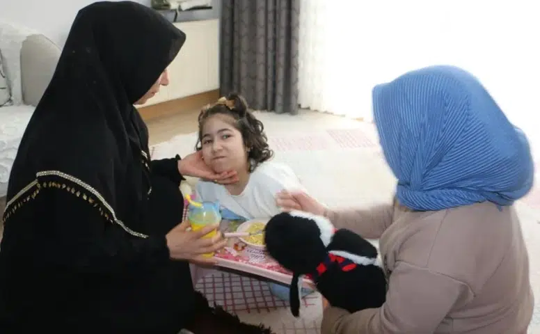 Diyarbakır’da ikizlerinden biri engelli kalan anne 8 yıldır adalet peşinde