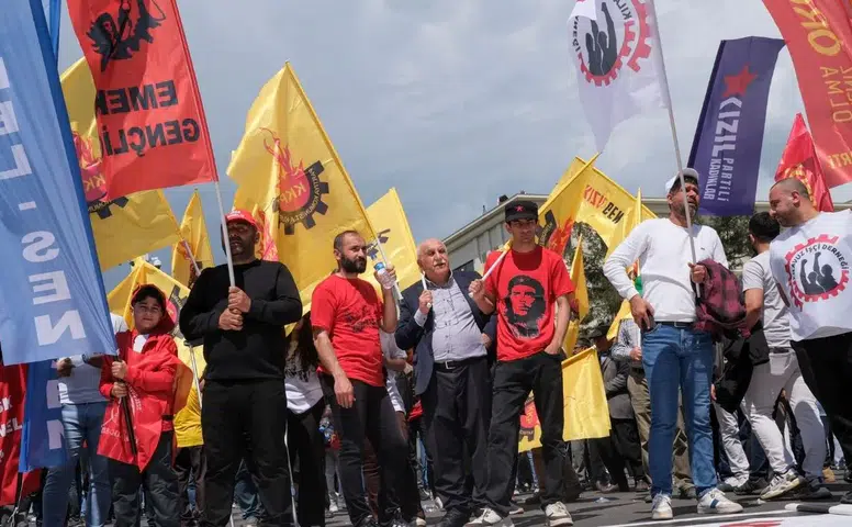 İstasyon Meydanı'nda büyük buluşma: Diyarbakır'da 1 Mayıs coşkusu yaşandı