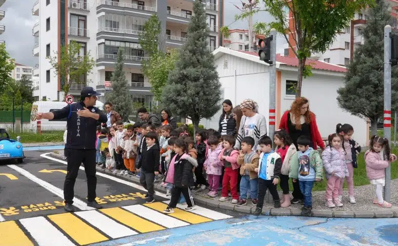 Diyarbakır'da çocuklar trafikte saygı kültürünü öğrendi: Eğlence ve eğitim bir arada