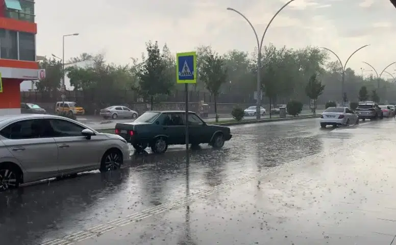 Diyarbakır'a gök gürültülü sağanak yağış geri dönüyor: Toz taşınımına dikkat