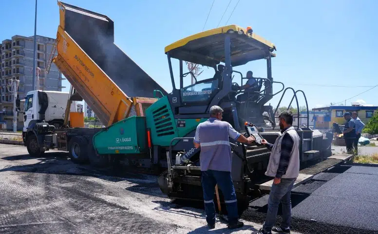 Diyarbakır'da 4 ilçede eş zamanlı yol bakım çalışması: Çukur, çatlak ve deformasyonlar onarılıyor