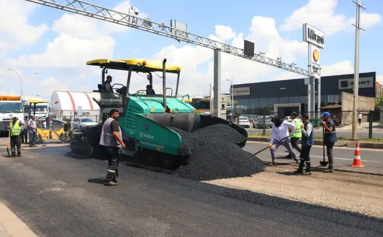 Diyarbakır yollarında konfor artıyor: 3 ilçede bin tonun üzerinde asfalt serildi