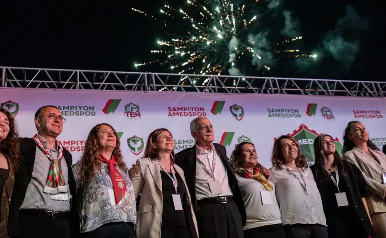 Amedspor'un Diyarbakır'ı sallayan sevincine Eşbaşkan Serra Bucak da ortak oldu