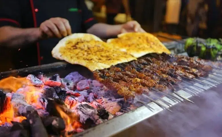 Diyarbakır'da 12 kişi ciğer kebabından zehirlendi: Numuneler inceleniyor