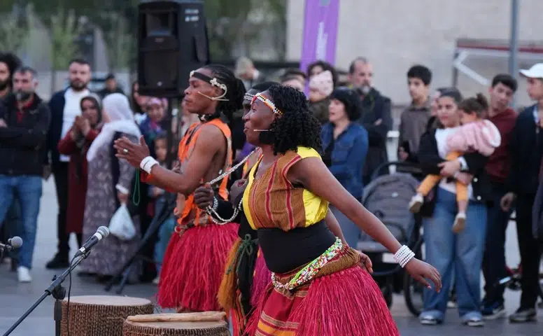 11. Amed Uluslararası Tiyatro Festivali'nin 9. gününde sokaklar sahneye dönüştü