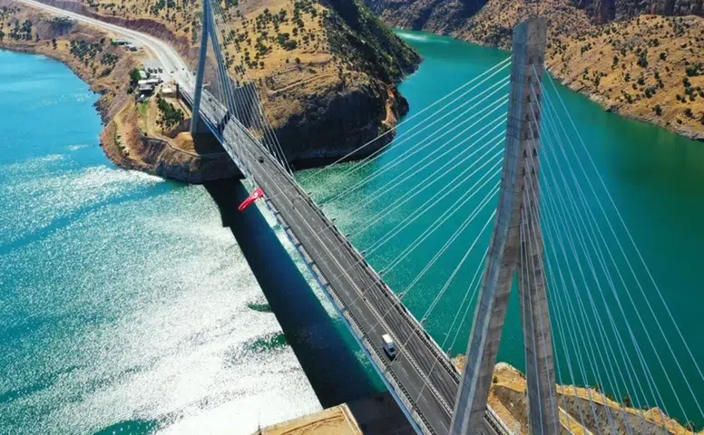 Doğu'nun Boğaz Köprüsü 5.9 milyar TL tasarruf sağladı: Diyarbakır'a ulaşım kolaylığı sağlıyor