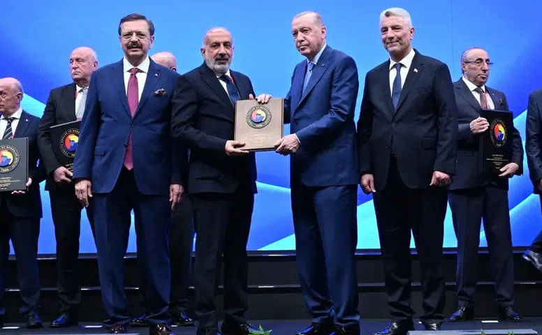 DTSO Başkanı Mehmet Kaya’ya Cumhurbaşkanı Erdoğan’dan hizmet plaketi