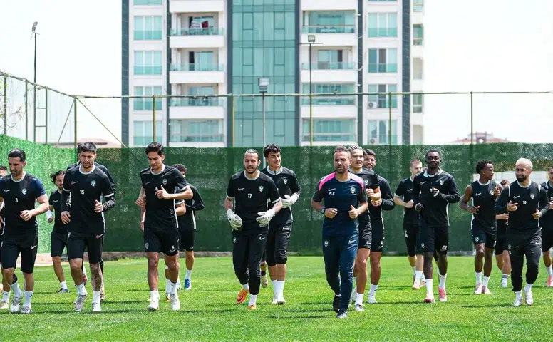 Amedspor'da oyunculara Küçükbayrak motivasyonu: Bu kente şampiyon döneceğiz