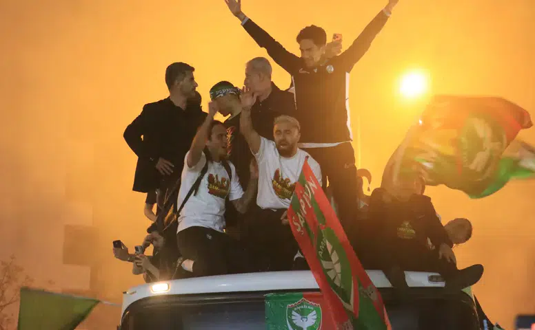 Amedspor Diyarbakır’da coşkuyla karşılandı: Havalimanı doldu taştı