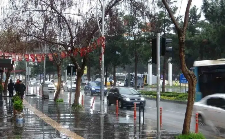 Meteorolojiden Diyarbakır ve 4 ile hafta sonu için sağanak uyarısı: Hortum riski de var
