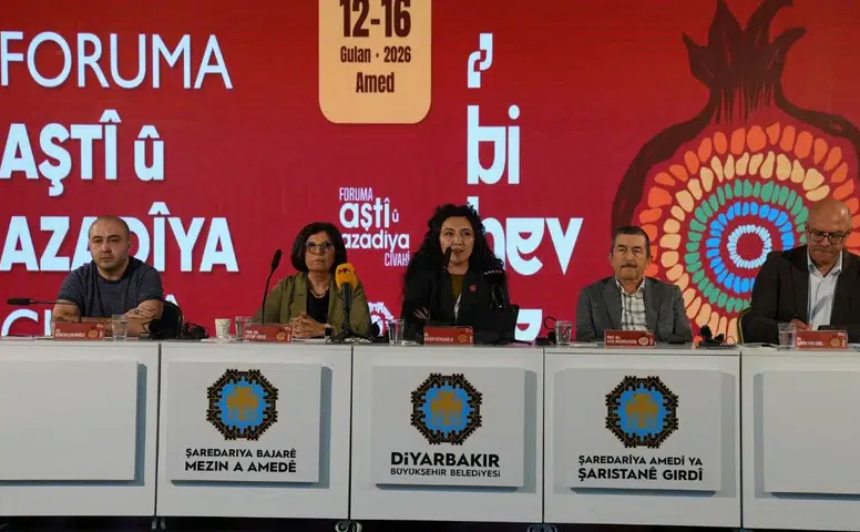 Diyarbakır'da barışın hukuki zemini konuşuldu: Kalıcı barış için toplumsal uzlaşı şart