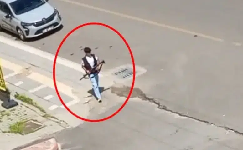 Diyarbakır'da okul önündeki silah seslerinin perde arkası: Pompalı tüfekle görüntülendi