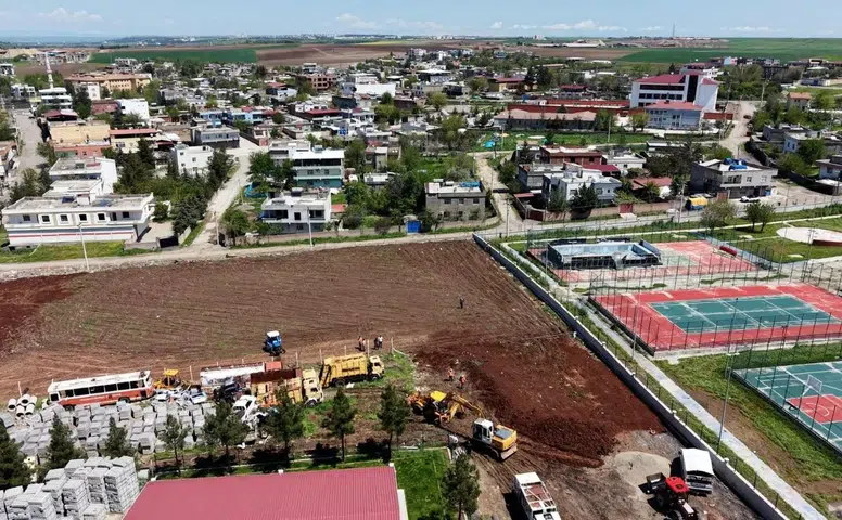 Diyarbakır'da kadın üreticilere destek için sera kurulumu başladı