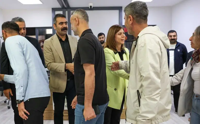 Diyarbakır'da Eşbaşkanlar personeli kapıda karşıladı: Bayramlaşma yapıldı
