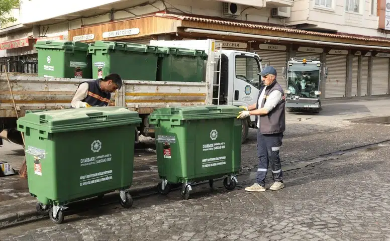 Diyarbakır'da yeni nesil çöp konteynerleri sokaklarda yerini aldı: Hem hijyenik hem estetik