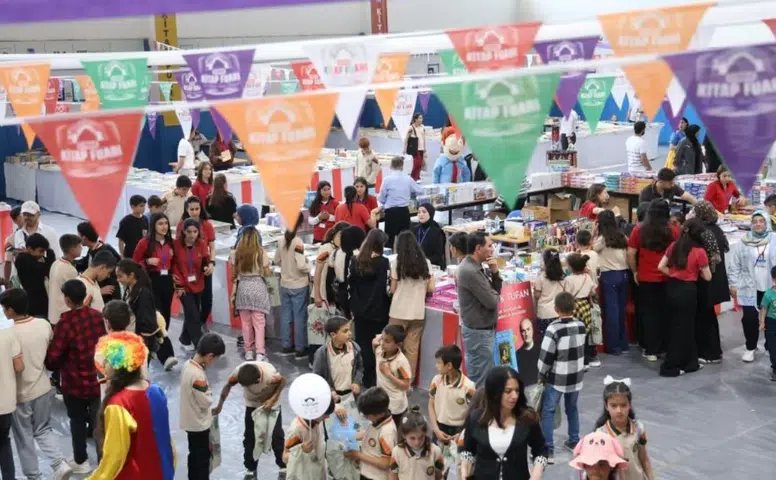 Diyarbakır'daki kitap fuarına rekor ilgi: 13 bin öğrenci ziyaret etti
