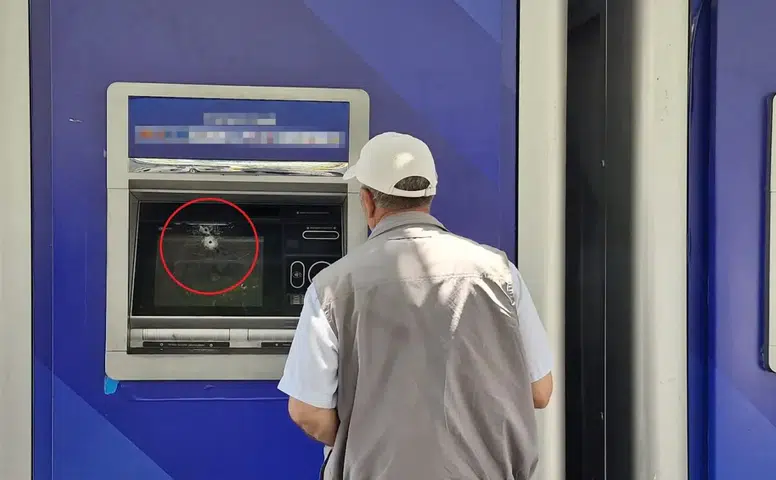 Yenişehir'in göbeğinde banka ATM'lerine silahlı saldırı Polis faillerin peşinde