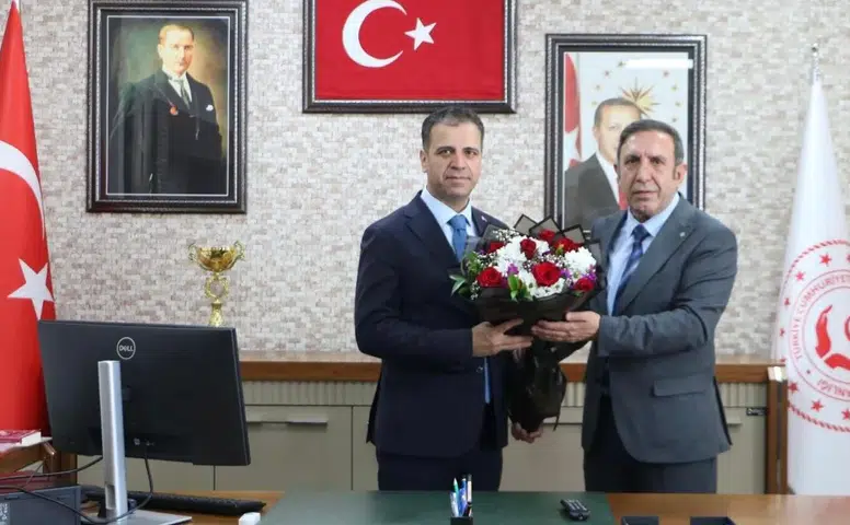 Diyarbakır'da bayrak değişimi: Halef-Selef müdürler için devir teslim töreni yapıldı