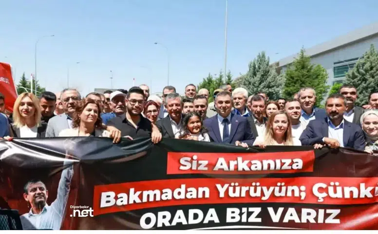 Özgür Özel Diyarbakır'da davul zurnayla karşılandı: Her kesimle buluşacak