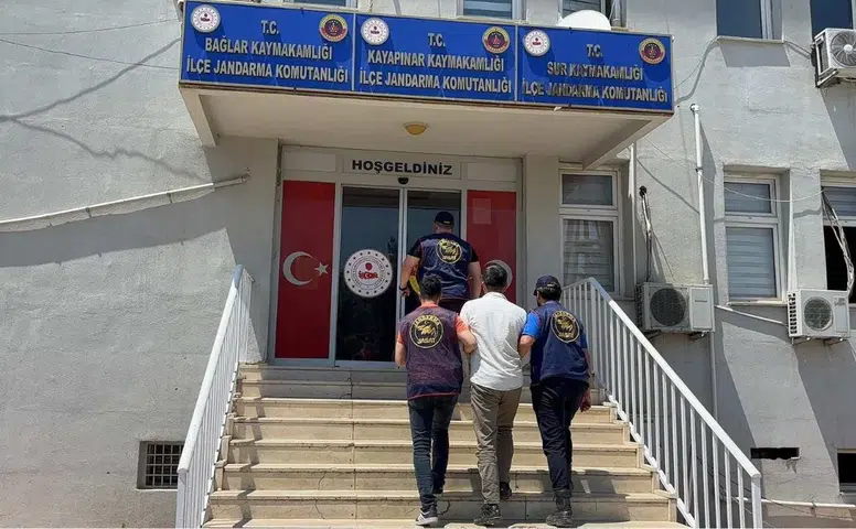 Diyarbakır'da Jandarma gece gündüz çalıştı: Araması olan 149 kişi kıskıvrak yakalandı