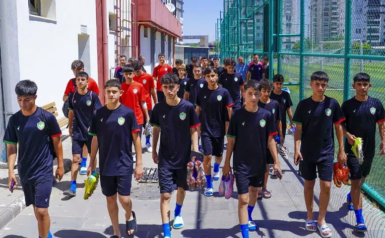 Amedspor'da 5 günlük kamp sonunda 25 oyuncu veda etti