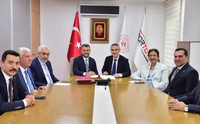 Diyarbakır'da futbolseverlere müjde: Protokol imzalandı, 3 adet yeni saha geliyor