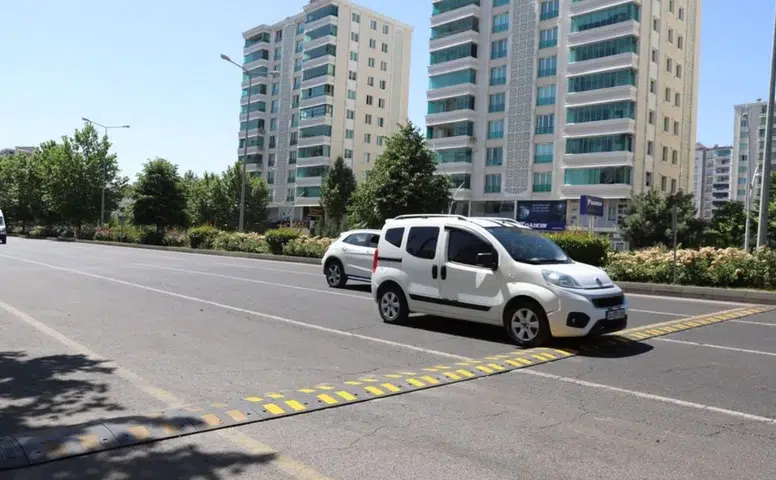 Diyarbakır Stadyumu kavşağında yeni dönem: Trafik önlemleri devrede
