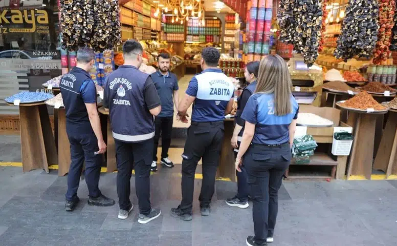 Diyarbakır Sur'da zabıta baskınları meyvesini verdi: Yayalar nefes aldı