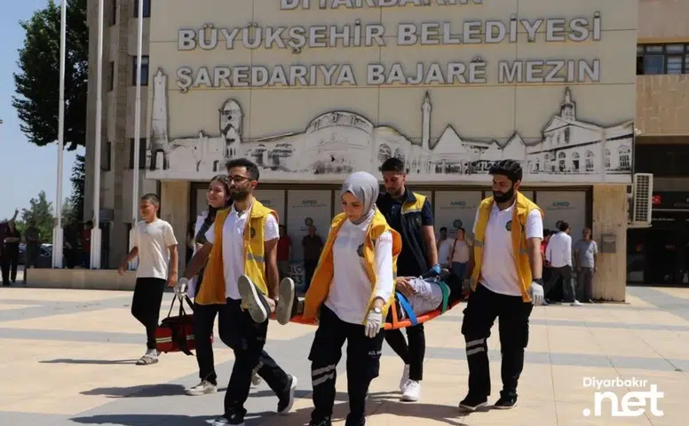 Diyarbakır Büyükşehir Belediyesi'nde kritik 30 dakika: Senaryo gerçeği aratmadı