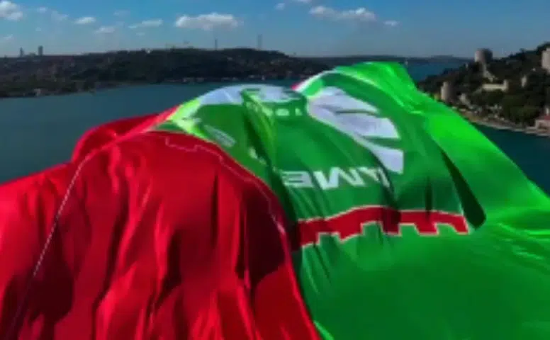 Amedspor bayrağı İstanbul FSM Köprüsü'nde dalgalanmaya başladı: Sosyal medya coştu