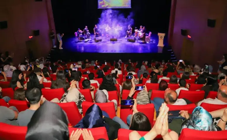 Diyarbakırlı öğrenciler için unutulmaz gece: Emeklerini sergilediler