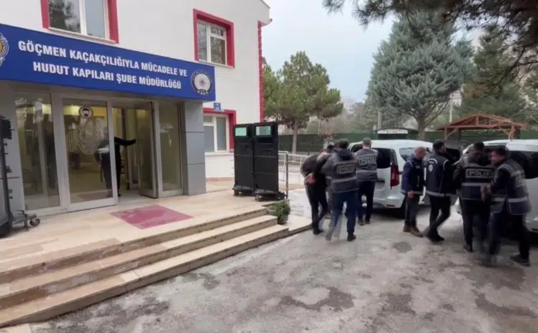 Göçmen kaçakçılarına geçit yok: Diyarbakır dahil 5 ilde 10 organizatör yakalandı
